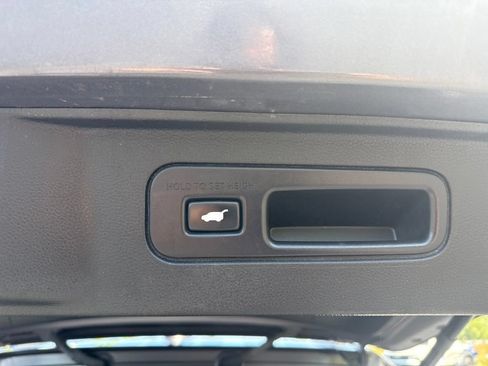 Used 2025 Honda Pilot Elite image 37