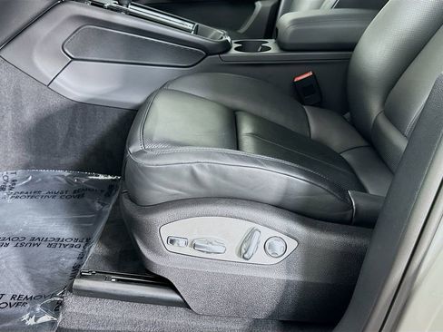 Certified 2025 Porsche Macan image 22