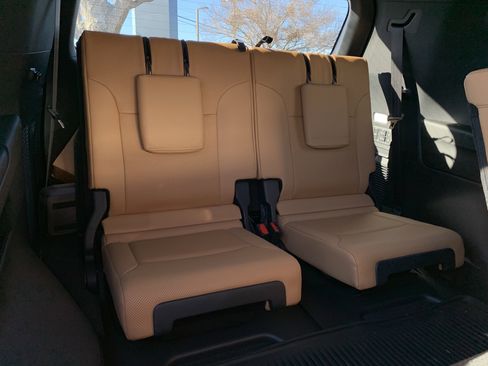 Used 2024 Lexus LX 600 4WD w/ Luxury Package image 31