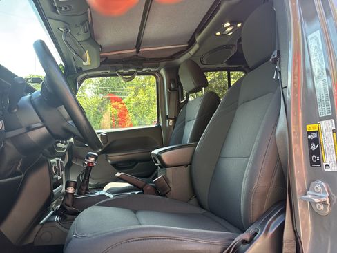 Used 2021 Jeep Wrangler Unlimited Sport AWD/4WD image 12