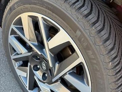 Used 2023 Hyundai Santa Fe Calligraphy FWD image 2