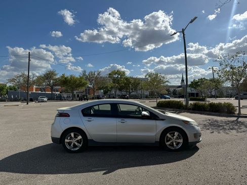 Used 2011 Chevrolet Volt Premium w/ Premium Trim Package image 4