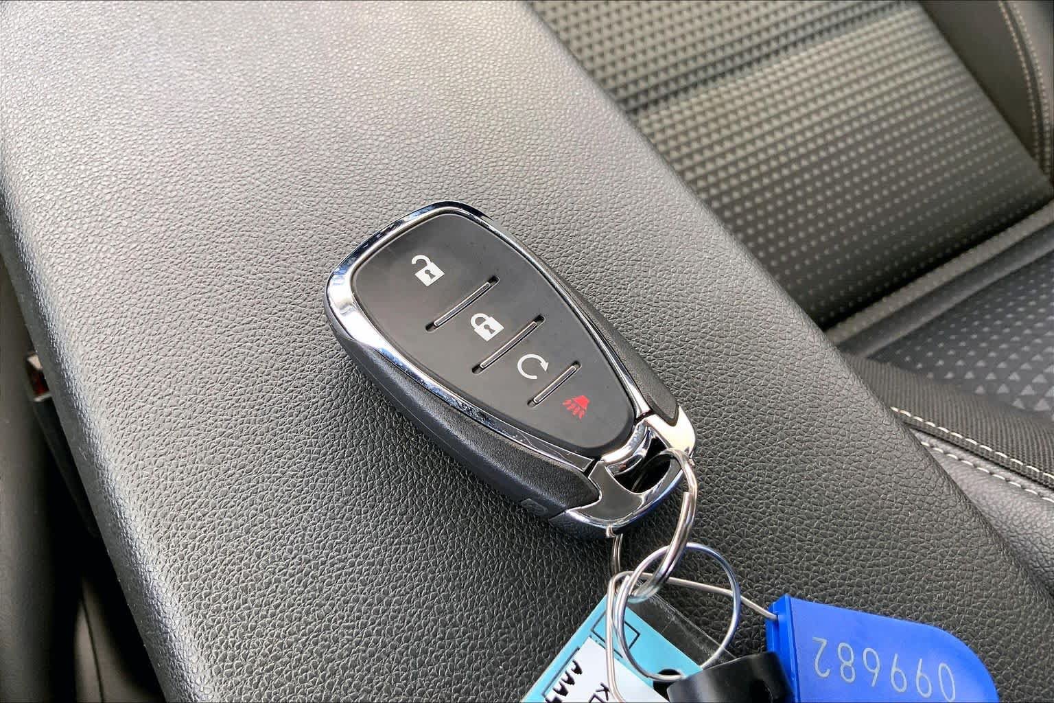 Used 2025 Chevrolet Trax LT w/ LT Convenience Package FWD image 15