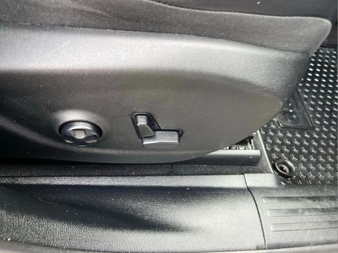 Used 2019 Jeep Cherokee Trailhawk AWD/4WD image 35