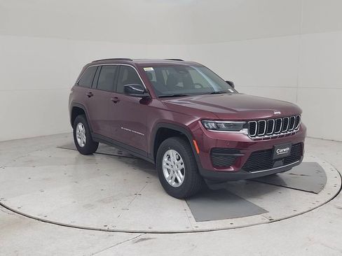 New 2025 Jeep Grand Cherokee Laredo image 3