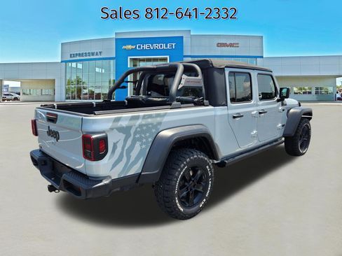 Used 2023 Jeep Gladiator Sport AWD/4WD image 7