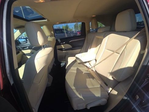 Used 2018 Toyota Highlander Limited image 19