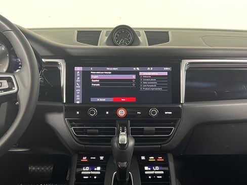 Certified 2026 Porsche Macan AWD/4WD image 19