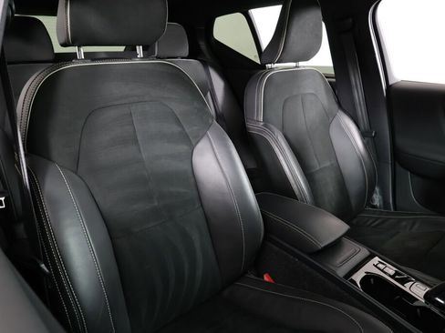 Used 2022 Volvo XC40 T5 R-Design image 25