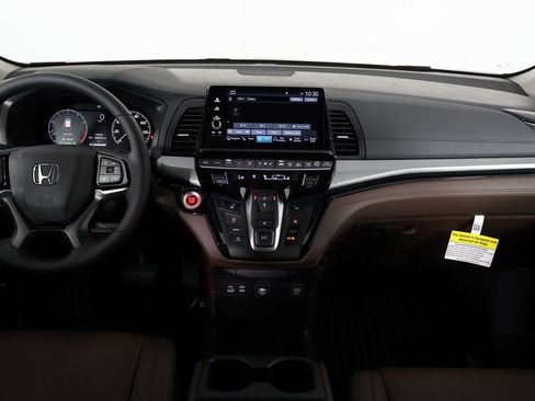 New 2026 Honda Odyssey Touring image 4