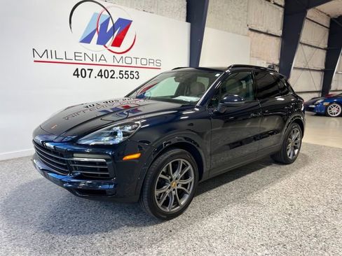 Used 2023 Porsche Cayenne Platinum Edition image 12