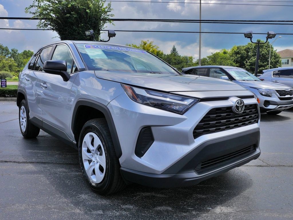 Used 2025 Toyota RAV4 LE AWD/4WD image 3
