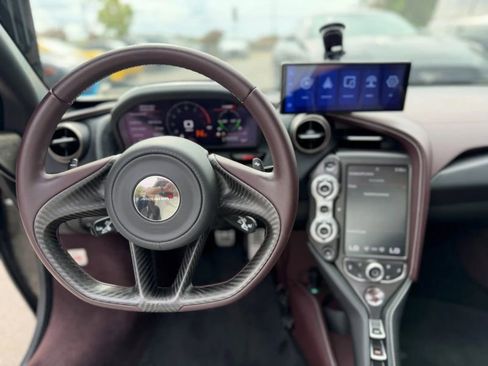 Used 2018 McLaren 720S image 27