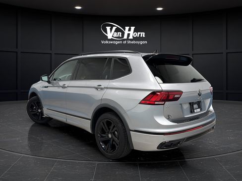 Used 2024 Volkswagen Tiguan SE R-Line AWD/4WD image 5
