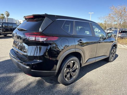 Used 2024 Nissan Rogue SV image 4