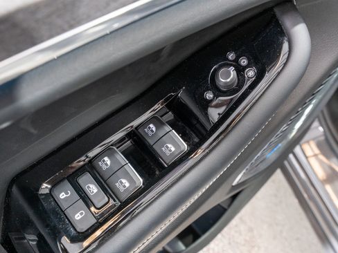 Used 2022 Jeep Grand Cherokee Overland RWD image 15