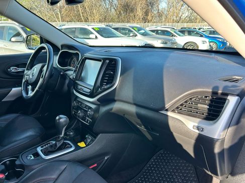 Used 2018 Jeep Cherokee Trailhawk w/ Comfort/Convenience Group image 9