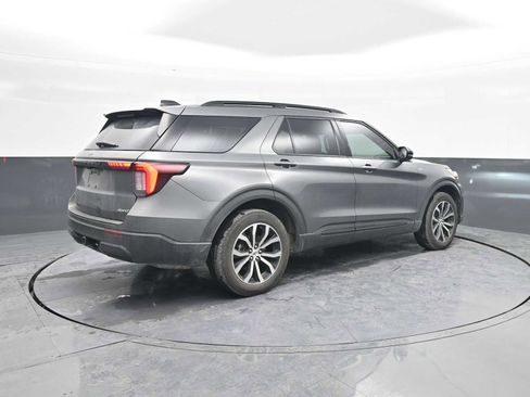 Used 2025 Ford Explorer ST-Line image 8