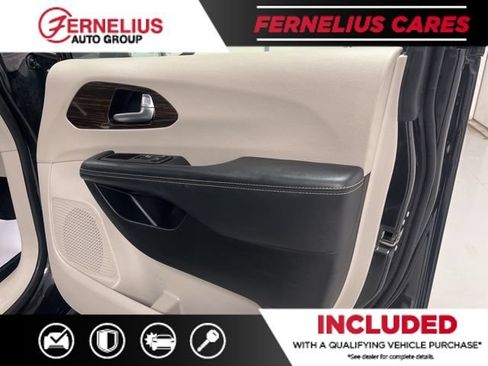 Used 2023 Chrysler Pacifica Limited FWD image 15