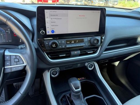 Used 2024 Toyota Grand Highlander XLE image 17