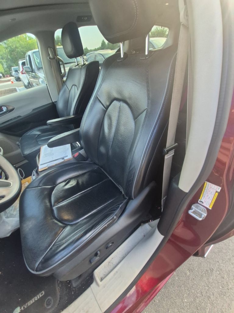 Used 2018 Chrysler Pacifica Limited w/ Advanced Safetytec Group FWD image 5
