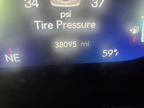 Certified 2024 Chrysler Pacifica Touring-L image 21