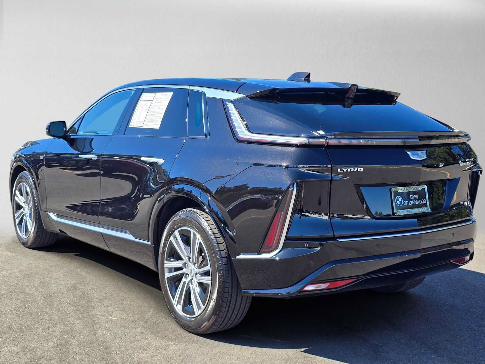 Used 2026 Cadillac Lyriq Luxury AWD/4WD image 5