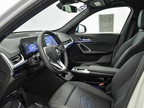 Used 2025 BMW X1 xDrive28i w/ Technology Package image 17