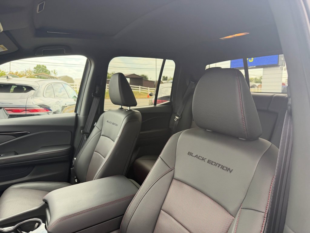 Used 2025 Honda Ridgeline Black Edition image 12