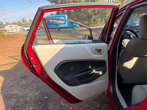 Used 2011 Ford Fiesta SE w/ 202A Rapid Spec Order Code image 22