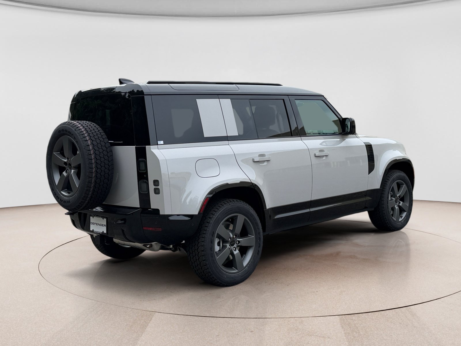 New 2026 Land Rover Defender 110 X-Dynamic SE AWD/4WD image 5
