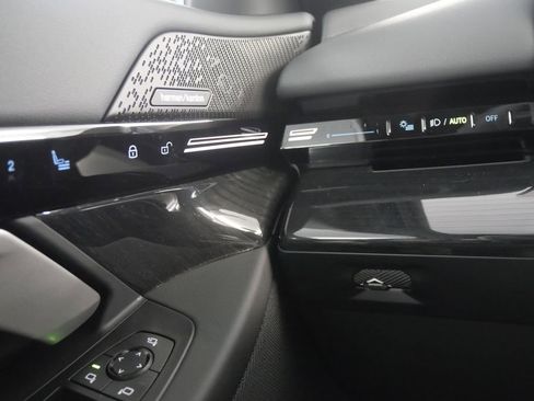 Used 2025 BMW 530i w/ Premium Package image 20