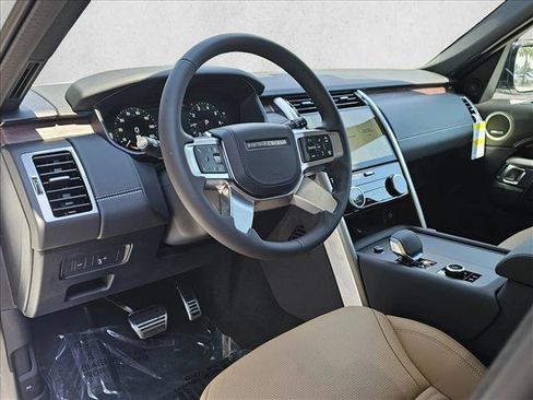 New 2025 Land Rover Discovery Dynamic SE image 3