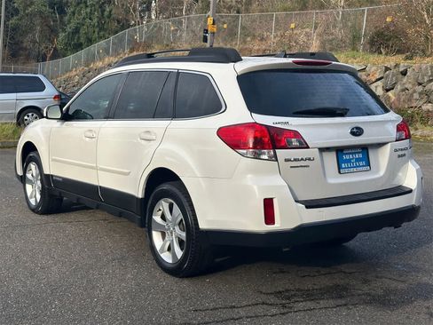 Used 2014 Subaru Outback 3.6R Limited w/ Moonroof Package image 3