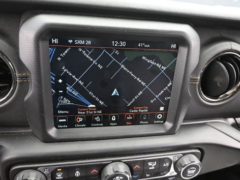 Used 2022 Jeep Wrangler Unlimited Sahara image 19