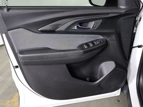 Used 2022 Chevrolet TrailBlazer LT FWD image 19