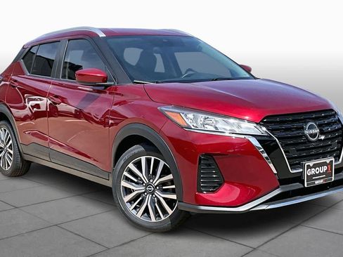 Used 2023 Nissan Kicks SV image 2