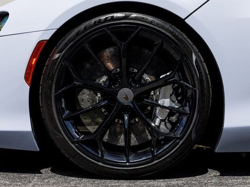 Used 2025 McLaren Artura Spider image 14