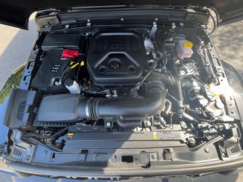 Used 2025 Jeep Wrangler Sahara AWD/4WD image 32