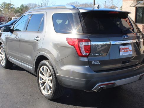 Used 2017 Ford Explorer Limited image 8
