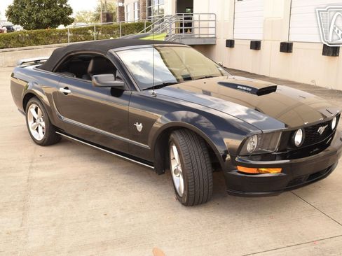 Used 2009 Ford Mustang GT RWD image 30