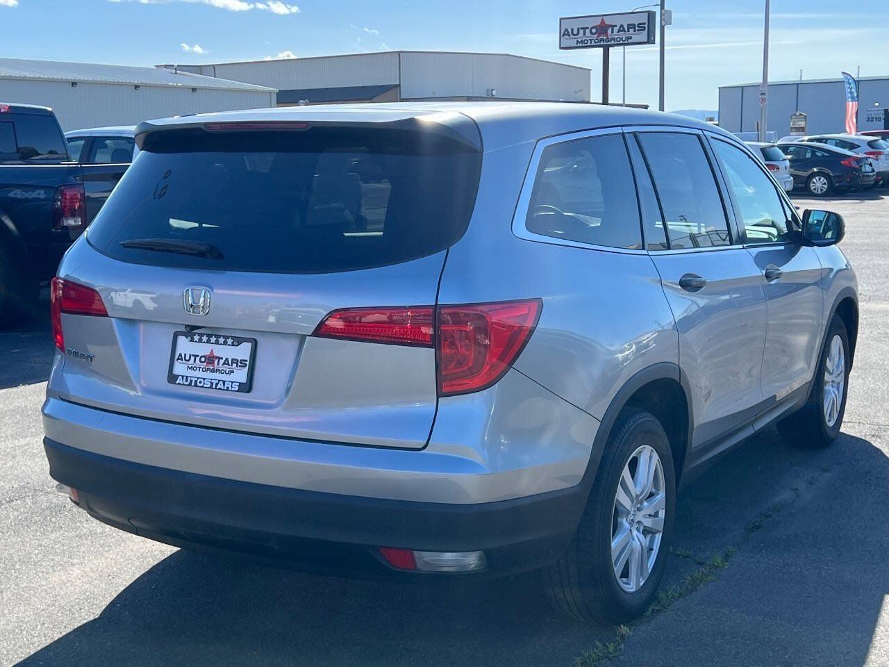 Used 2017 Honda Pilot LX image 4