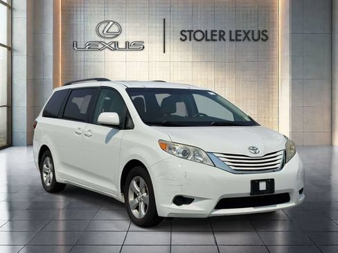 Used 2015 Toyota Sienna LE FWD image 3