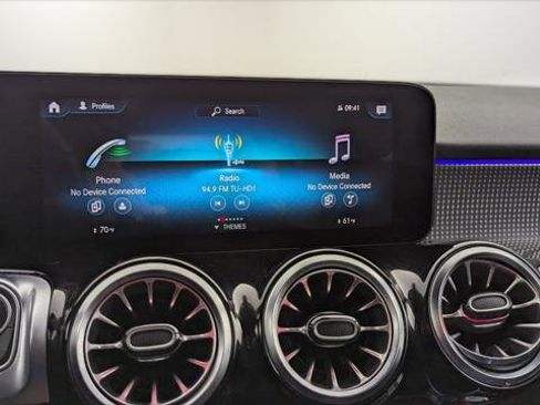 Used 2022 Mercedes-Benz GLB 250 GLB 250 w/ Premium Package Lite image 21