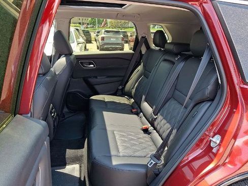 Certified 2025 Nissan Rogue Platinum AWD/4WD image 12