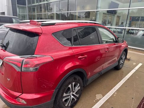 Used 2016 Toyota RAV4 LE FWD image 4