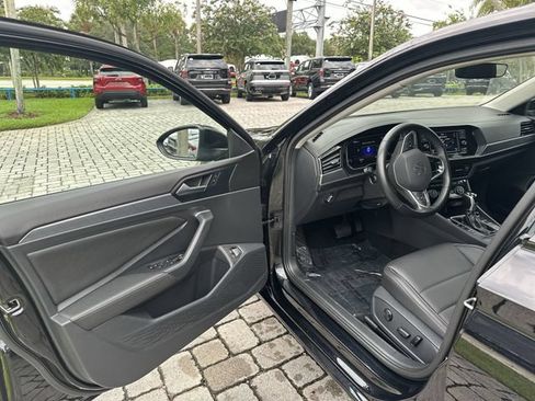 Used 2024 Volkswagen Jetta SE FWD image 22
