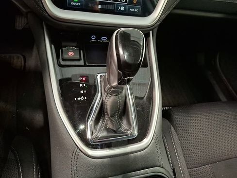 Certified 2025 Subaru Outback Premium AWD/4WD image 15
