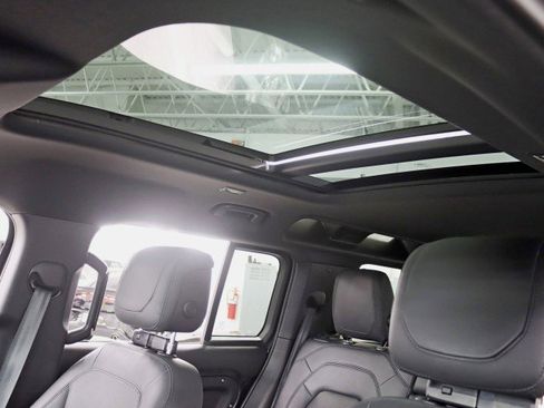 Used 2023 Land Rover Defender 110 Carpathian Edition image 31