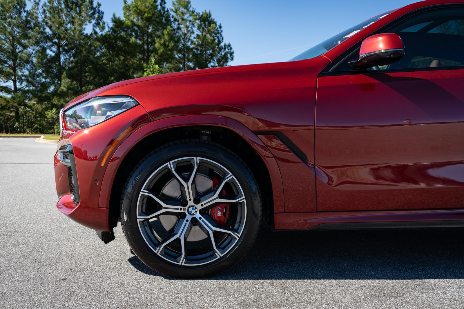 Used 2022 BMW X6 xDrive40i w/ M Sport Package AWD/4WD image 4